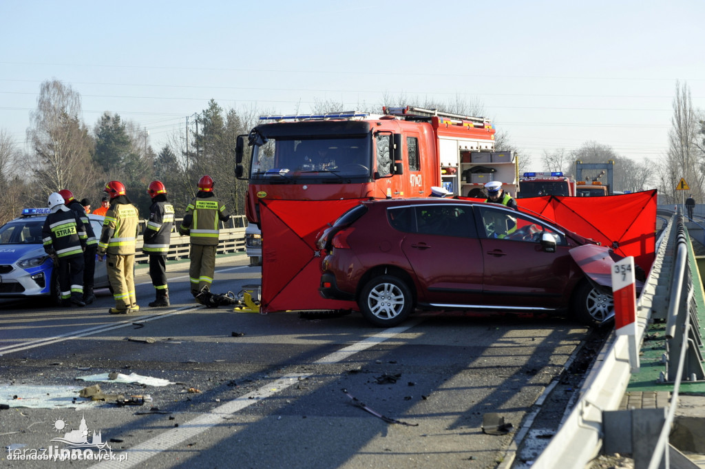 Zderzenie tira z osobówką. Nie żyje 1 osoba