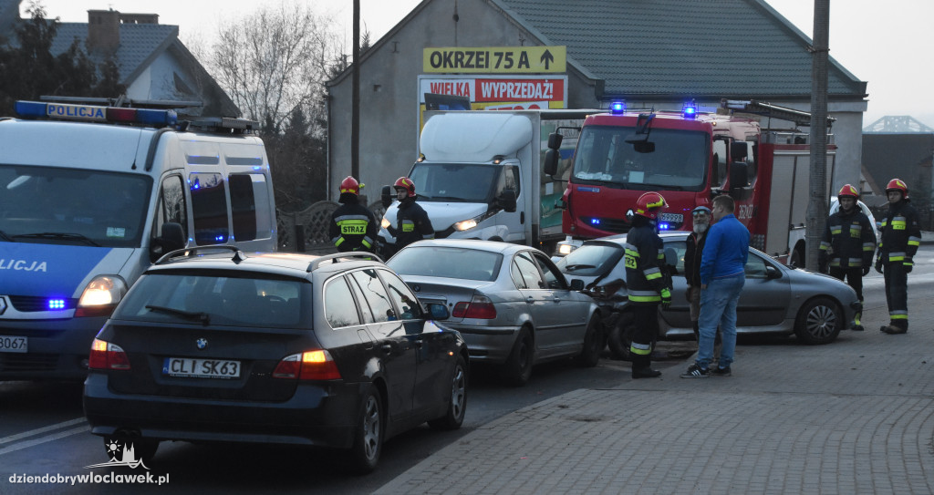 Kolizja na Zawiślu. Kierowca trafił do szpitala