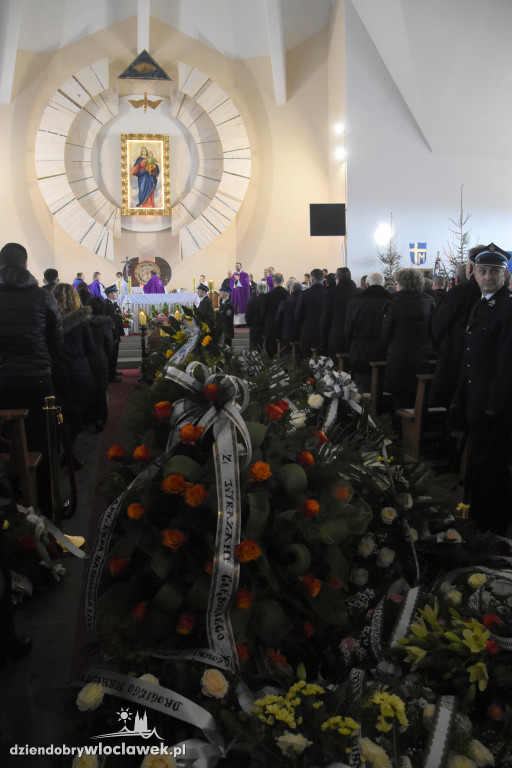 Tłumy na pogrzebie burmistrza Andrzeja Cieśli