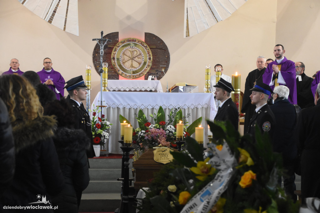 Tłumy na pogrzebie burmistrza Andrzeja Cieśli