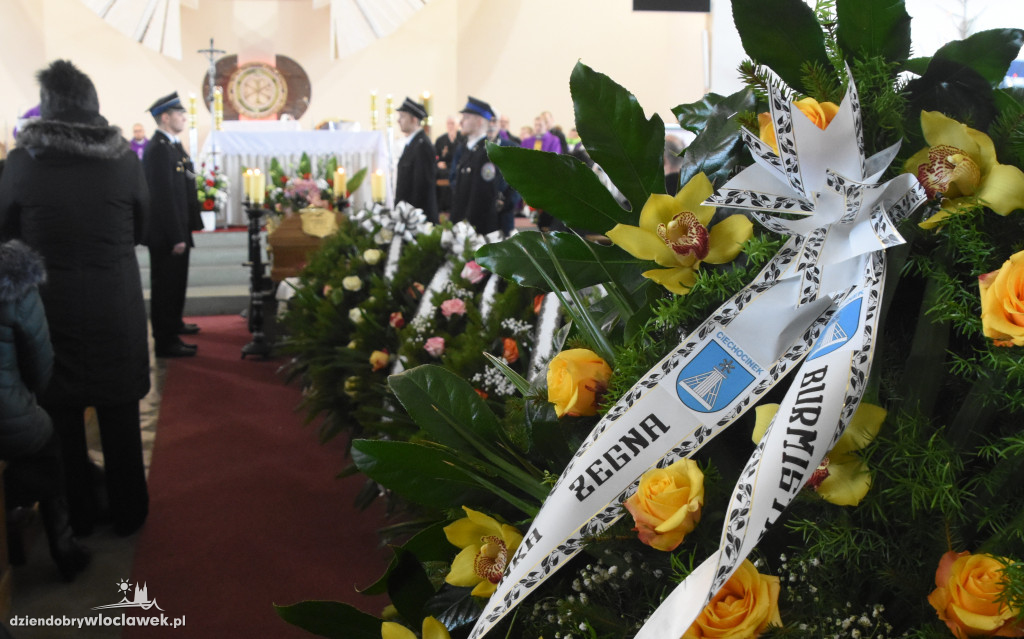Tłumy na pogrzebie burmistrza Andrzeja Cieśli