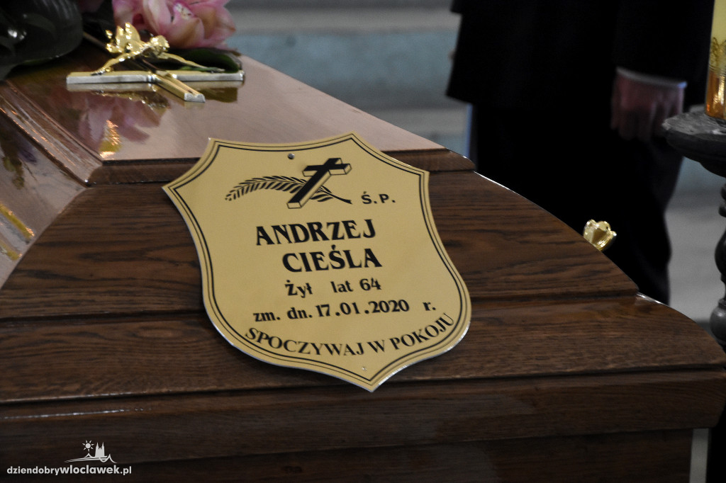 Tłumy na pogrzebie burmistrza Andrzeja Cieśli