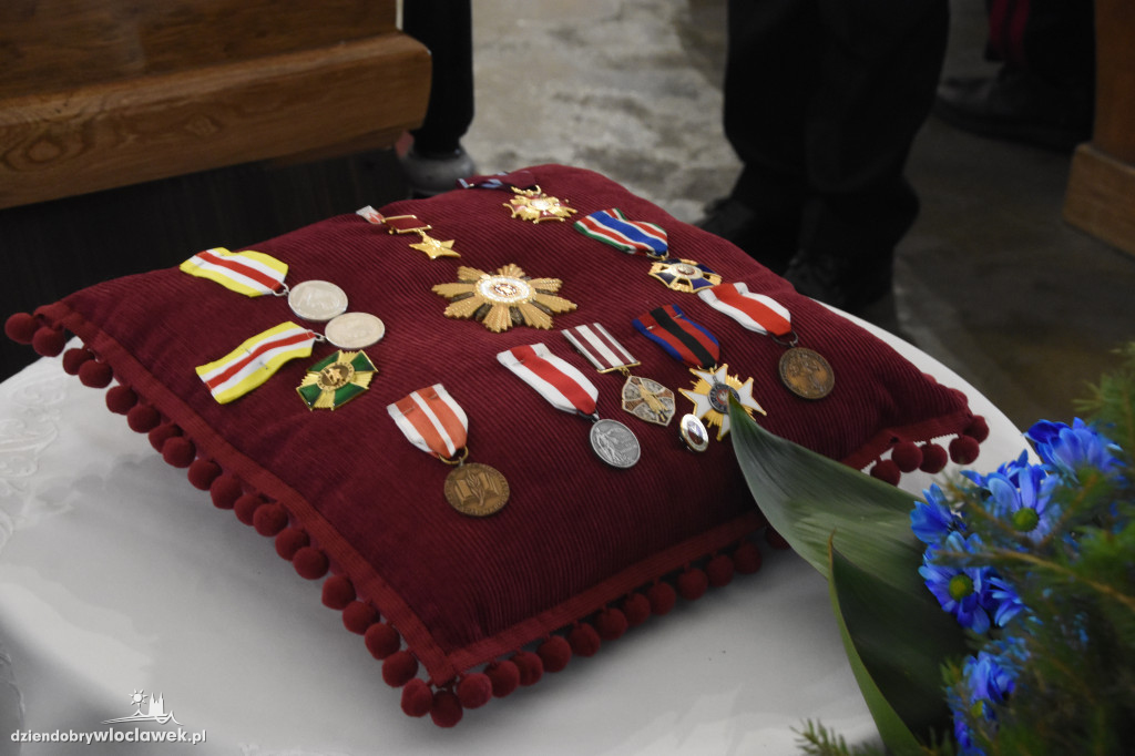 Tłumy na pogrzebie burmistrza Andrzeja Cieśli