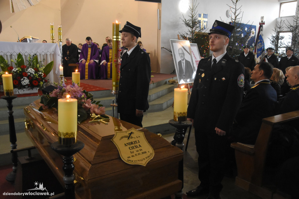 Tłumy na pogrzebie burmistrza Andrzeja Cieśli