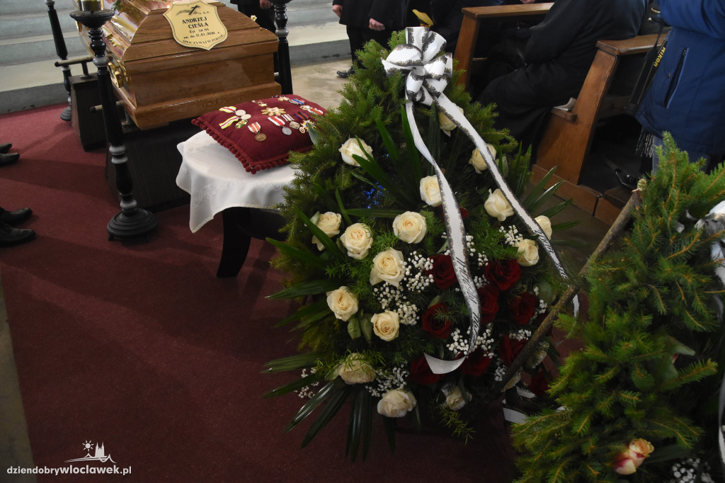 Tłumy na pogrzebie burmistrza Andrzeja Cieśli