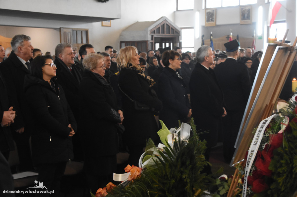 Tłumy na pogrzebie burmistrza Andrzeja Cieśli