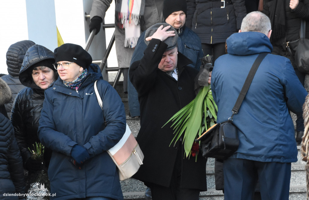 Tłumy na pogrzebie burmistrza Andrzeja Cieśli