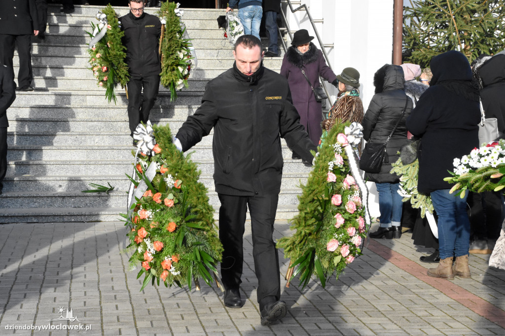 Tłumy na pogrzebie burmistrza Andrzeja Cieśli