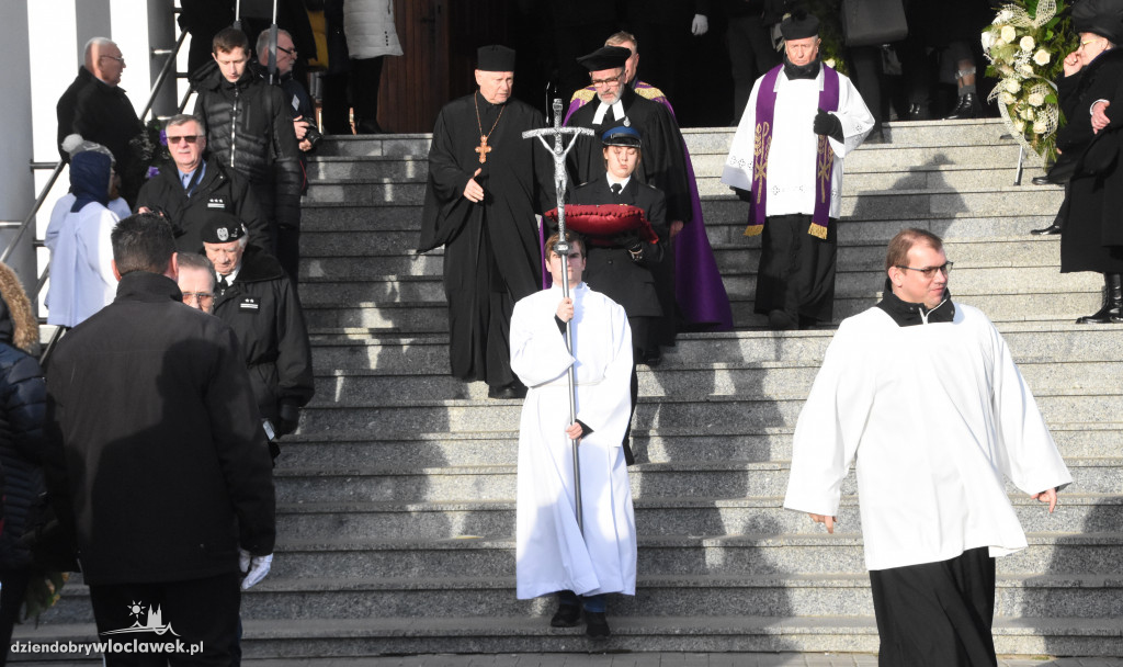 Tłumy na pogrzebie burmistrza Andrzeja Cieśli