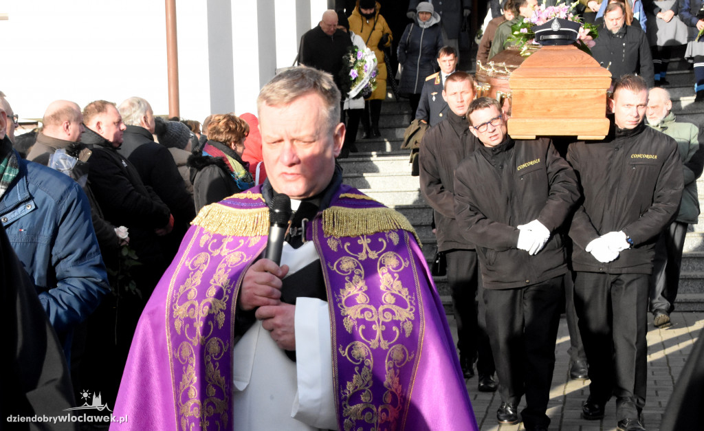 Tłumy na pogrzebie burmistrza Andrzeja Cieśli