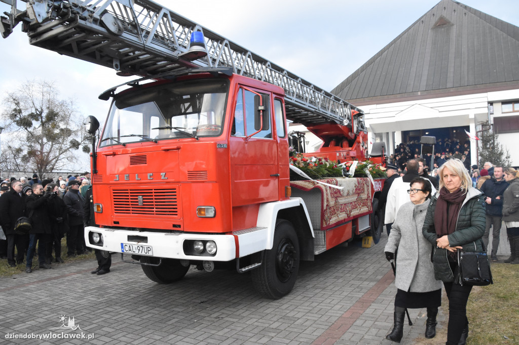 Tłumy na pogrzebie burmistrza Andrzeja Cieśli