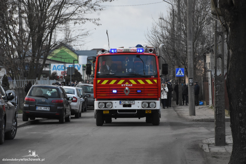 Tłumy na pogrzebie burmistrza Andrzeja Cieśli