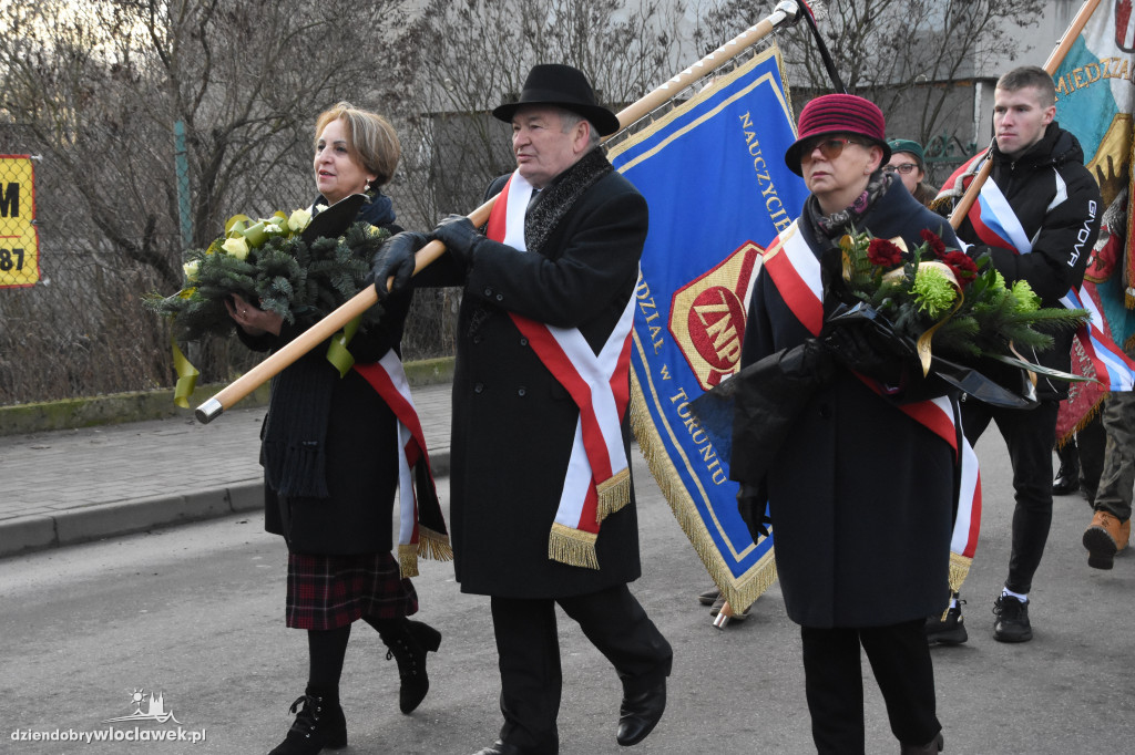 Tłumy na pogrzebie burmistrza Andrzeja Cieśli