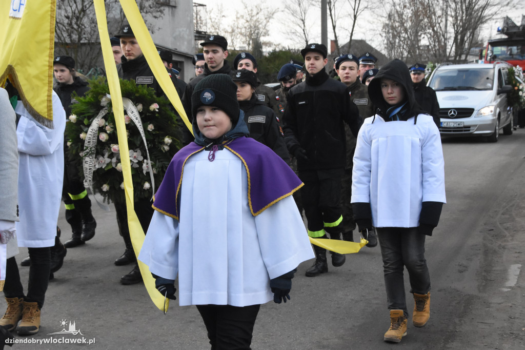 Tłumy na pogrzebie burmistrza Andrzeja Cieśli