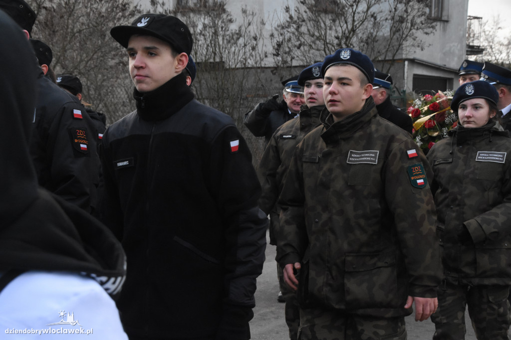 Tłumy na pogrzebie burmistrza Andrzeja Cieśli