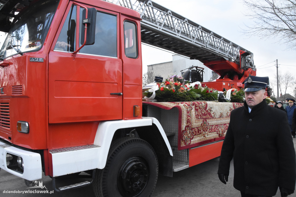 Tłumy na pogrzebie burmistrza Andrzeja Cieśli