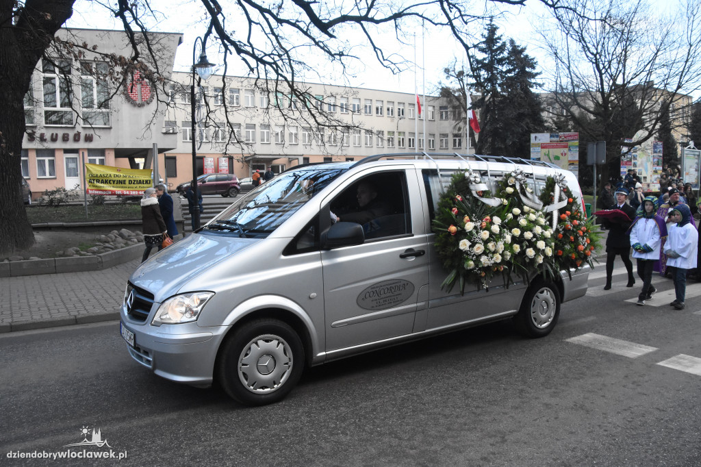 Tłumy na pogrzebie burmistrza Andrzeja Cieśli