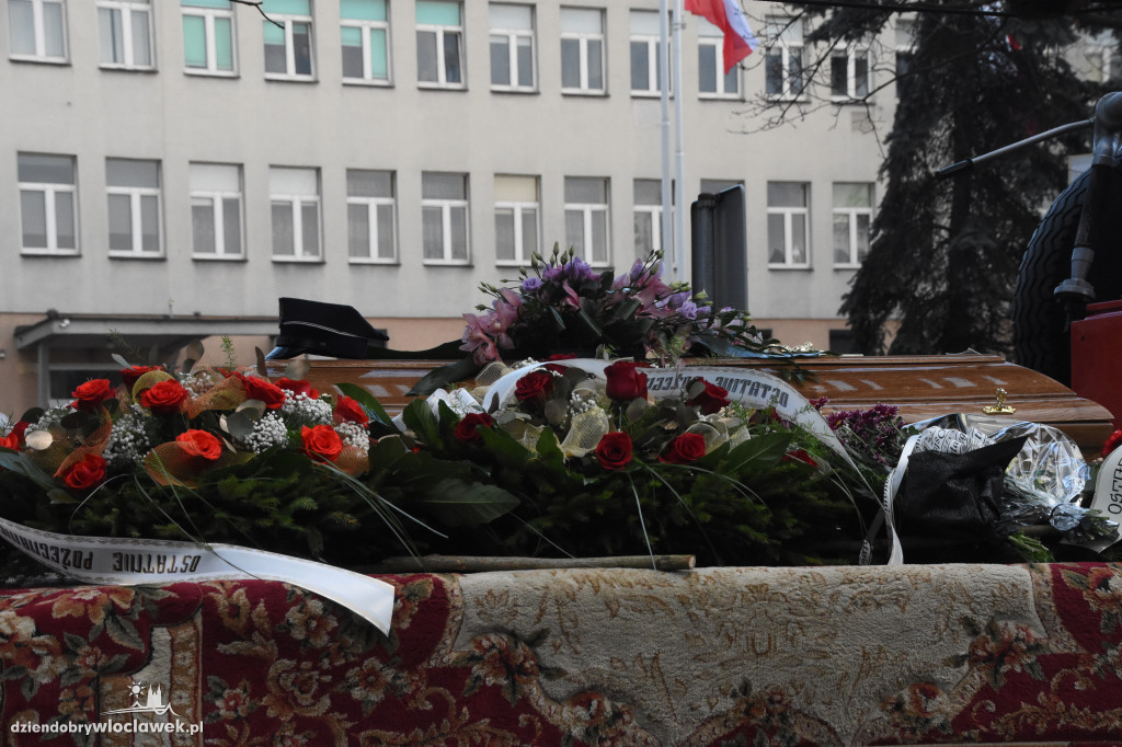 Tłumy na pogrzebie burmistrza Andrzeja Cieśli