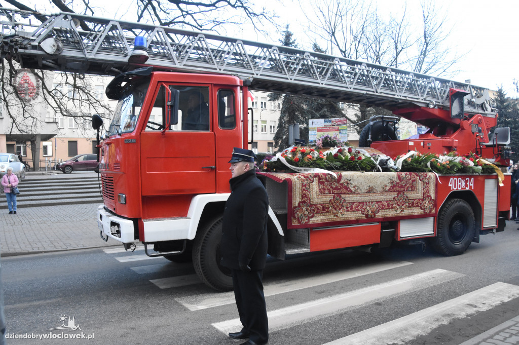 Tłumy na pogrzebie burmistrza Andrzeja Cieśli