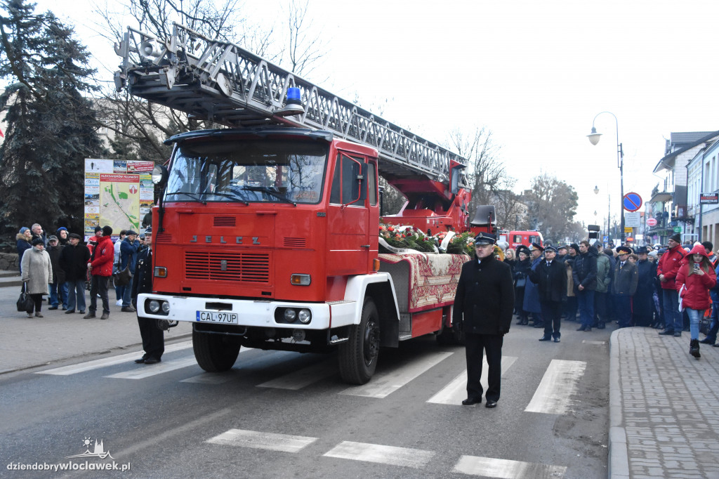 Tłumy na pogrzebie burmistrza Andrzeja Cieśli