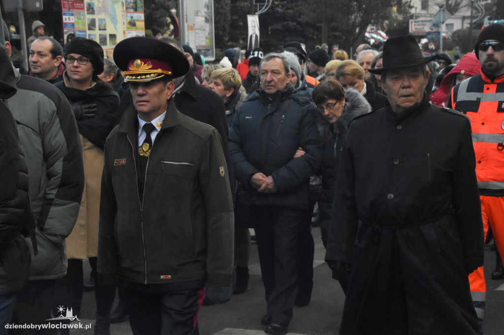 Tłumy na pogrzebie burmistrza Andrzeja Cieśli