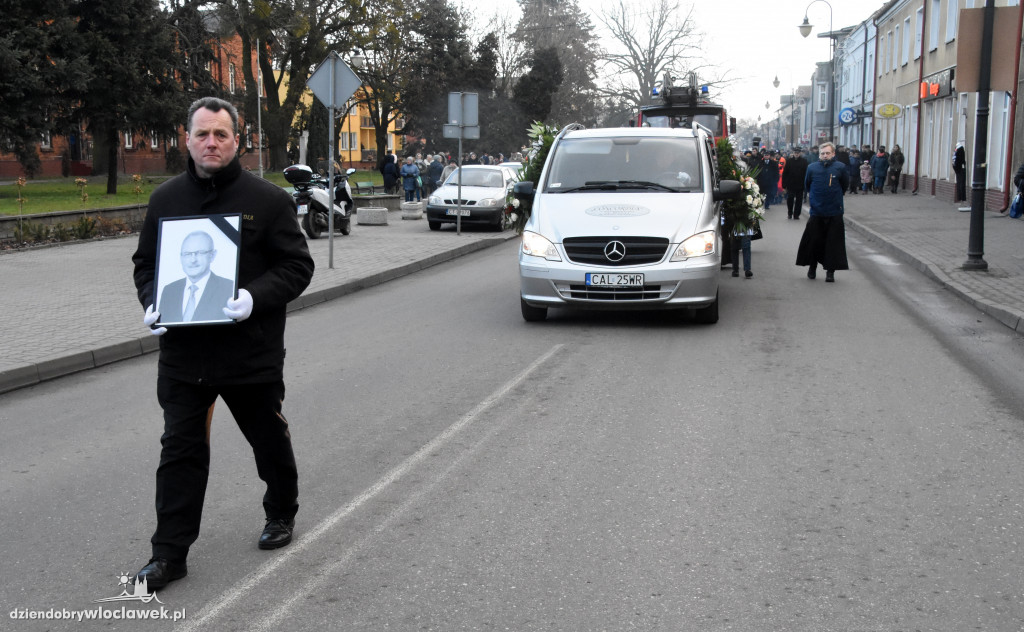 Tłumy na pogrzebie burmistrza Andrzeja Cieśli