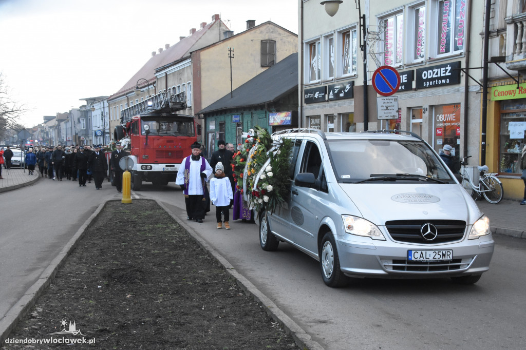 Tłumy na pogrzebie burmistrza Andrzeja Cieśli