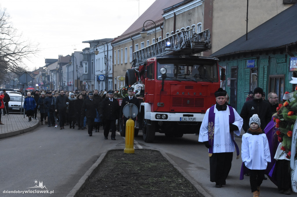 Tłumy na pogrzebie burmistrza Andrzeja Cieśli