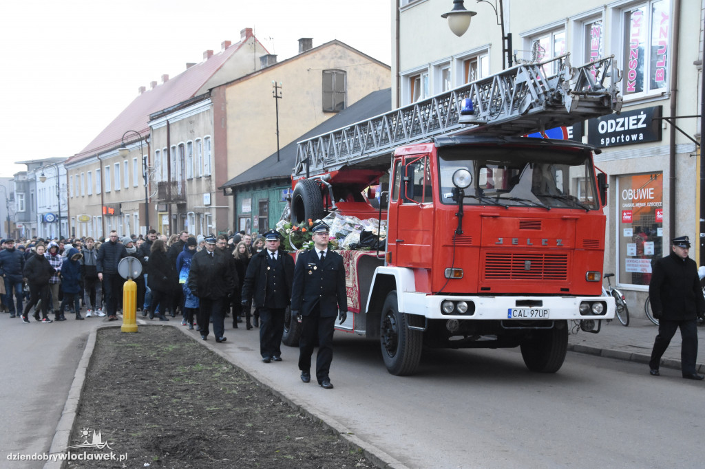 Tłumy na pogrzebie burmistrza Andrzeja Cieśli