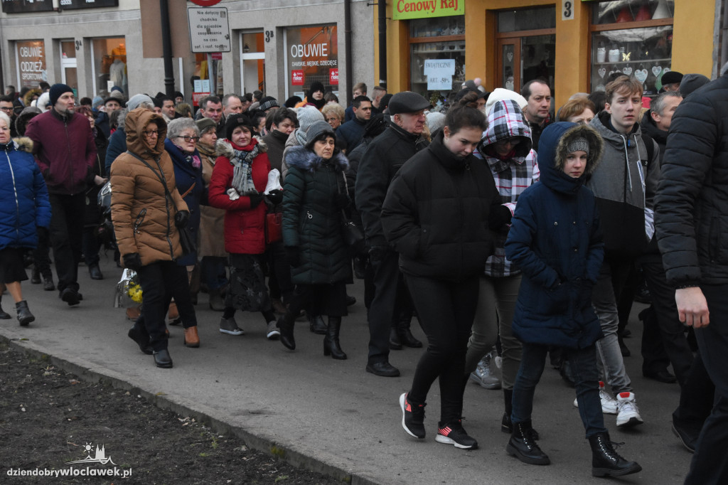 Tłumy na pogrzebie burmistrza Andrzeja Cieśli