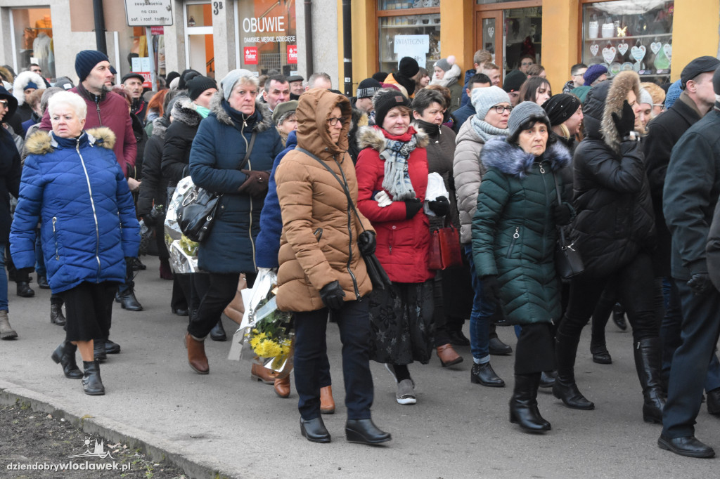 Tłumy na pogrzebie burmistrza Andrzeja Cieśli