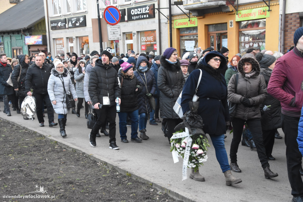Tłumy na pogrzebie burmistrza Andrzeja Cieśli