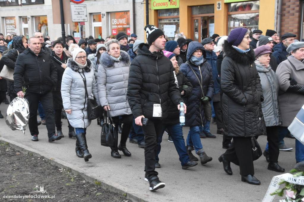 Tłumy na pogrzebie burmistrza Andrzeja Cieśli
