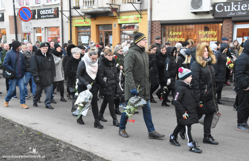 Tłumy na pogrzebie burmistrza Andrzeja Cieśli