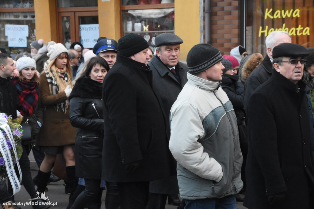 Tłumy na pogrzebie burmistrza Andrzeja Cieśli