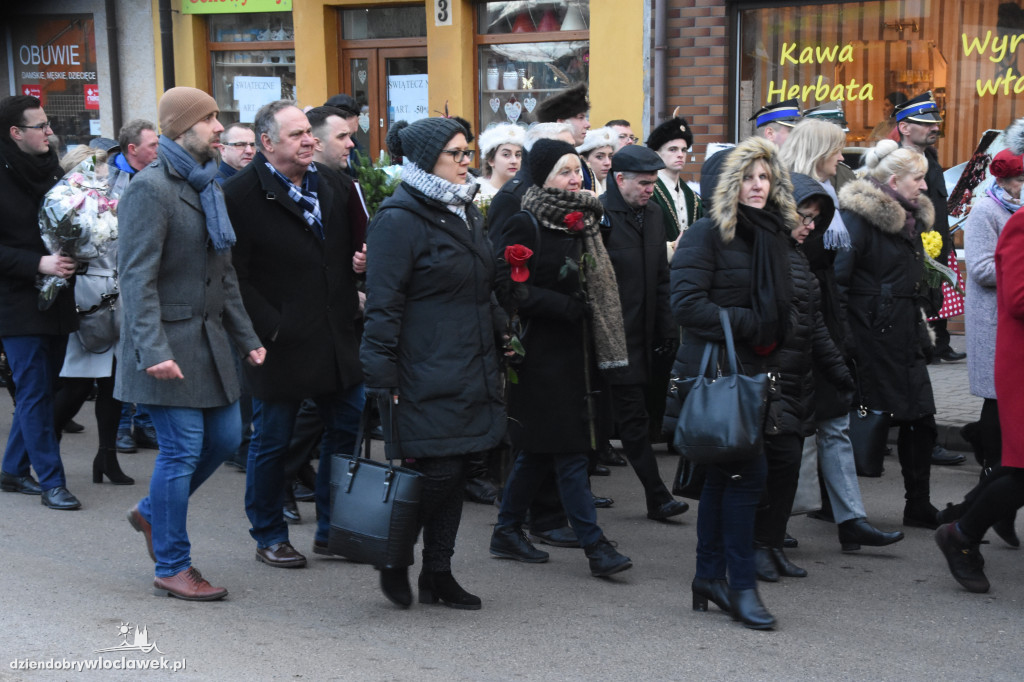 Tłumy na pogrzebie burmistrza Andrzeja Cieśli