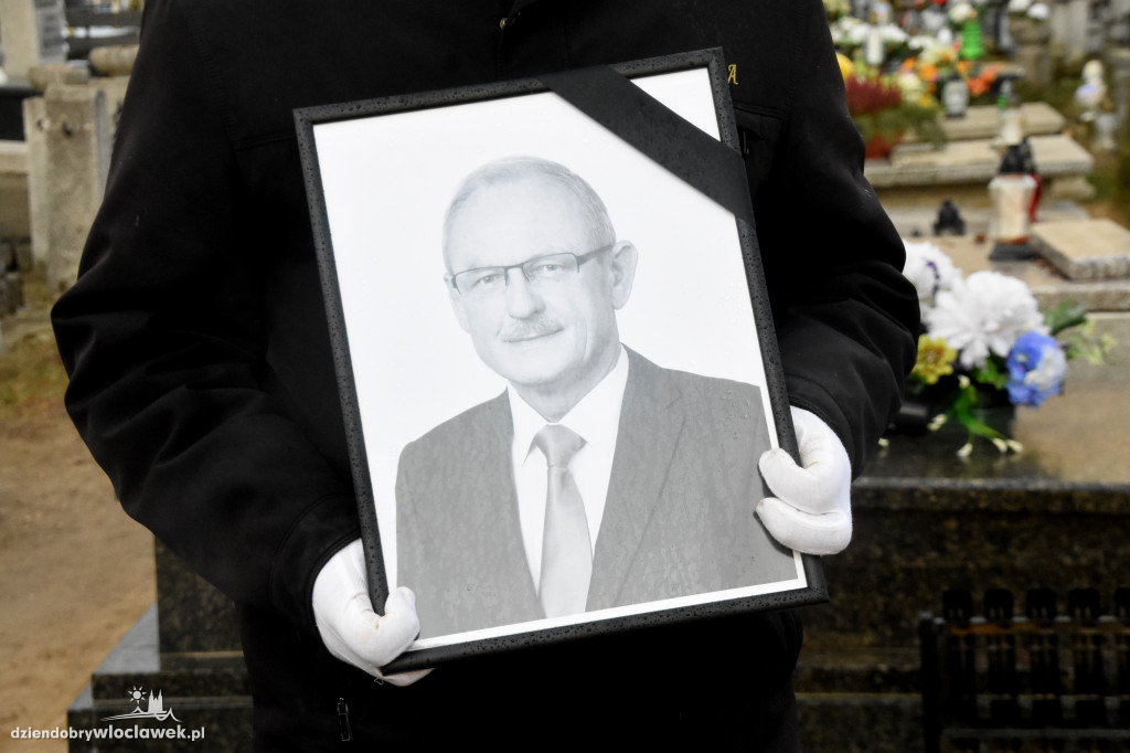 Tłumy na pogrzebie burmistrza Andrzeja Cieśli