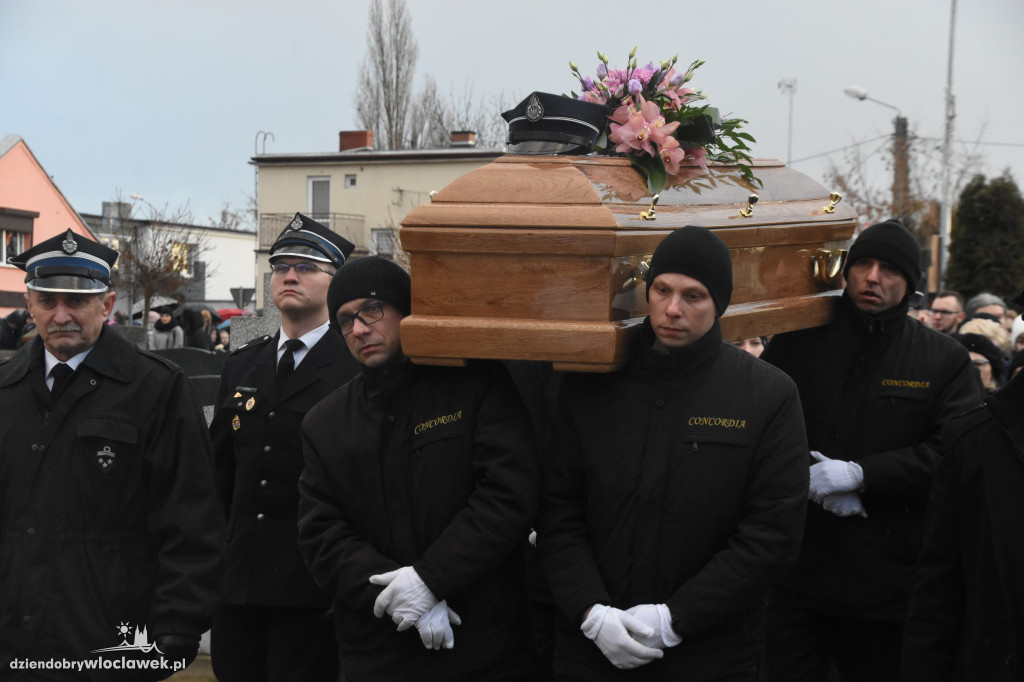 Tłumy na pogrzebie burmistrza Andrzeja Cieśli