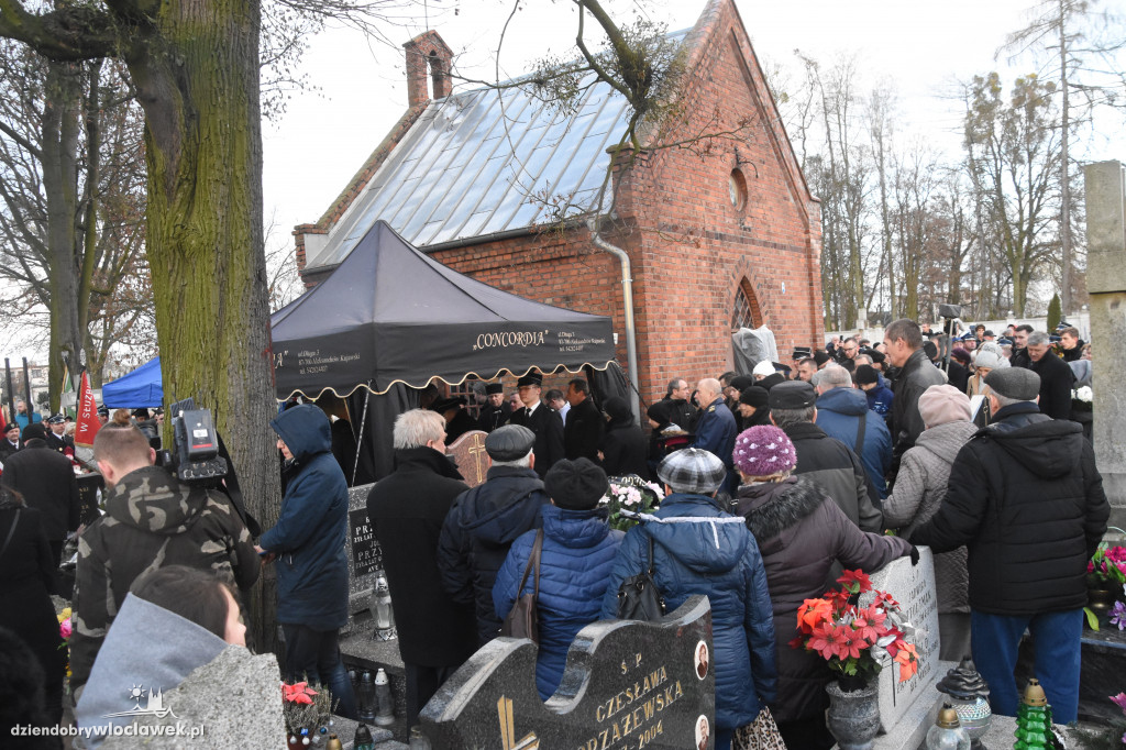 Tłumy na pogrzebie burmistrza Andrzeja Cieśli