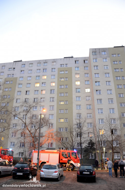 Pożar na balkonie w bloku przy Kaliskiej