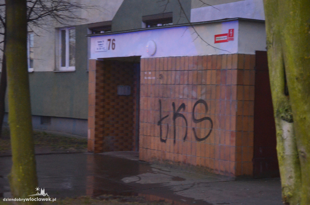 Pożar na balkonie w bloku przy Kaliskiej