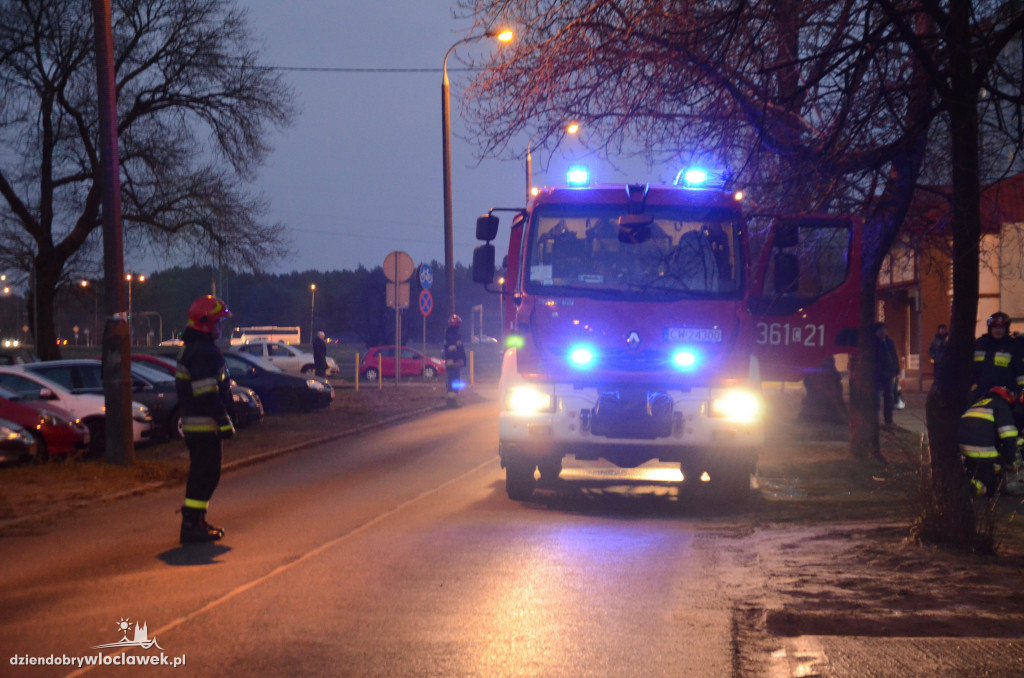 Pożar na balkonie w bloku przy Kaliskiej
