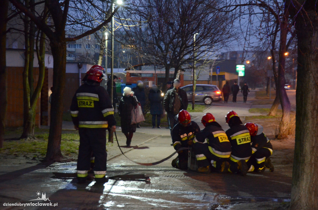 Pożar na balkonie w bloku przy Kaliskiej