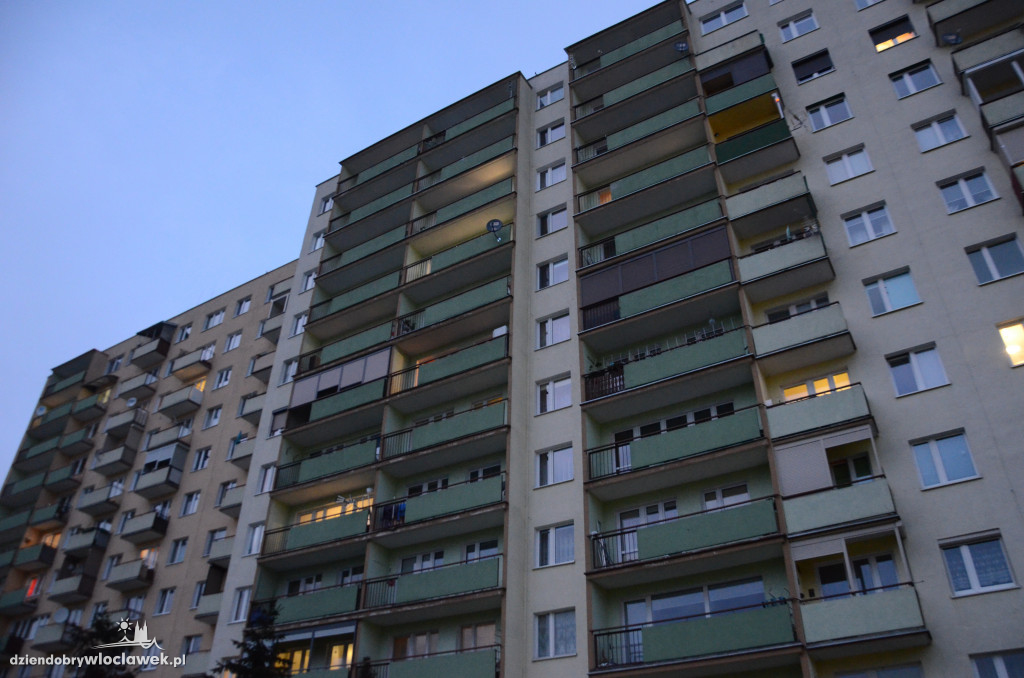 Pożar na balkonie w bloku przy Kaliskiej