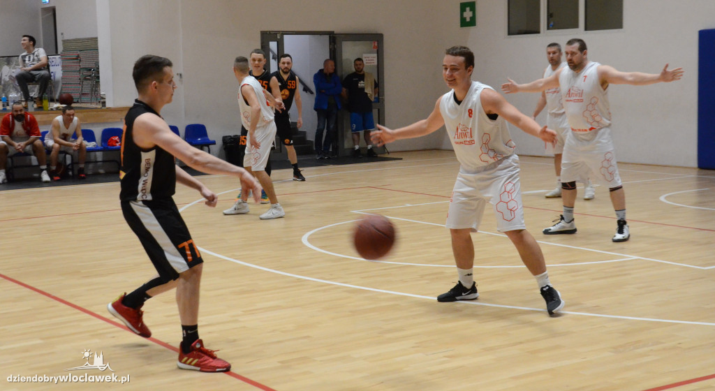 Włocławska Liga Koszykówki Amatorskiej w hali OSiR