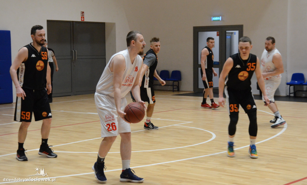 Włocławska Liga Koszykówki Amatorskiej w hali OSiR