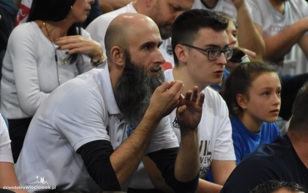 Kibice na meczu z Teksüt Bandirma