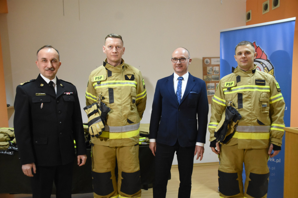 Strażacy z nagrodami i nowym sprzetem