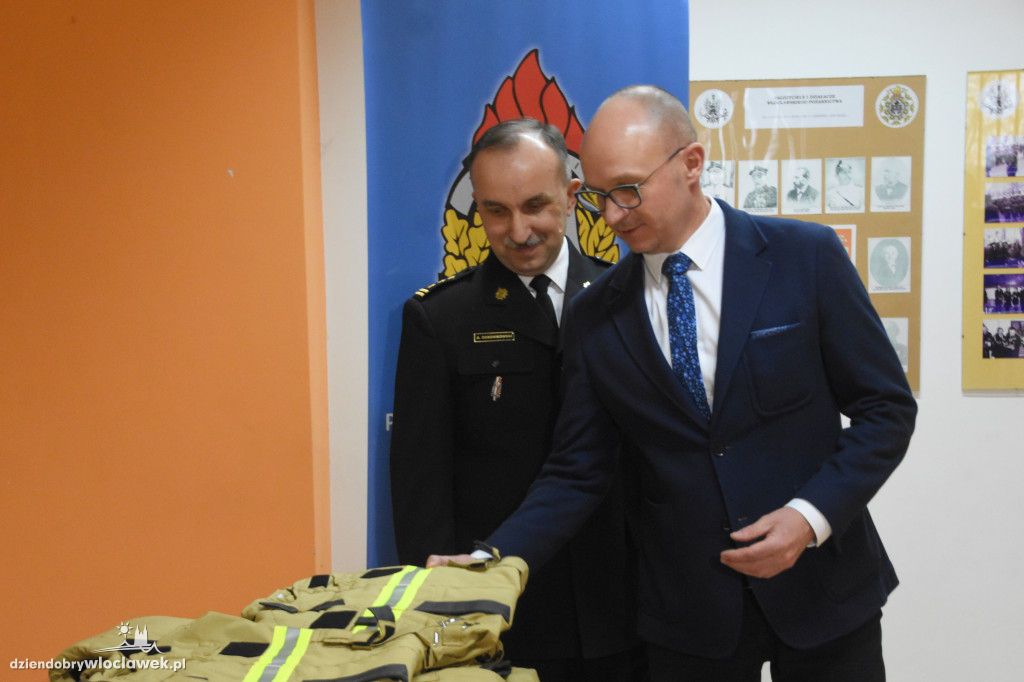Strażacy z nagrodami i nowym sprzetem