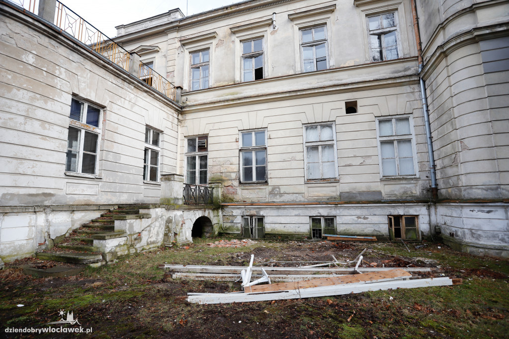 Remont pałacu w Wieńcu